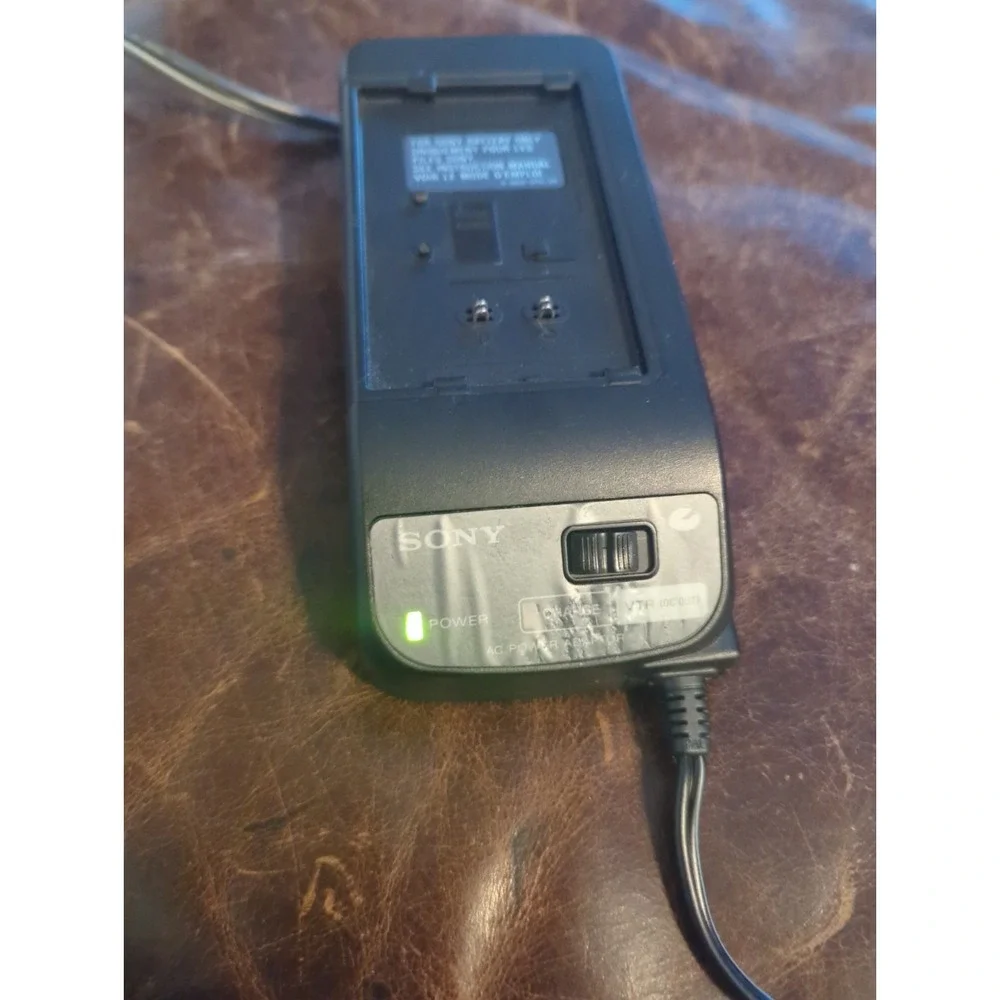 Sony Handycam CCD-TR86 Video 8 8mm Camcorder Bundle Bag Charger New Battery